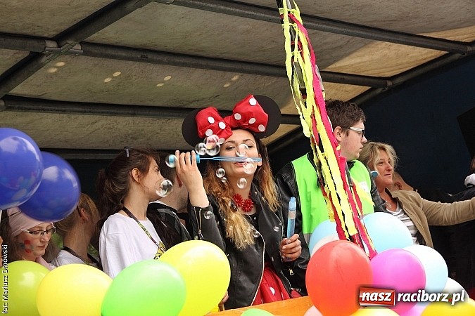 Zdjęcie w galerii na portalu naszraciborz.pl: Juwenalia 2015 - nie było korowodu, był przejazd na zamek wiadomości z regionu