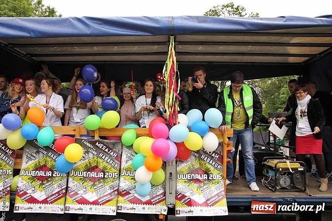 Zdjęcie w galerii na portalu naszraciborz.pl: Juwenalia 2015 - nie było korowodu, był przejazd na zamek wiadomości z regionu