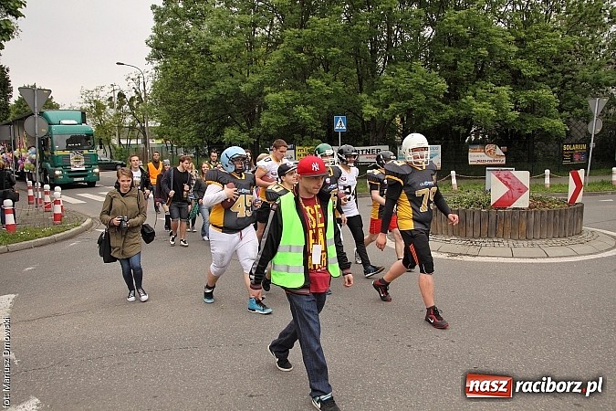 Zdjęcie w galerii na portalu naszraciborz.pl: Juwenalia 2015 - nie było korowodu, był przejazd na zamek wiadomości z regionu