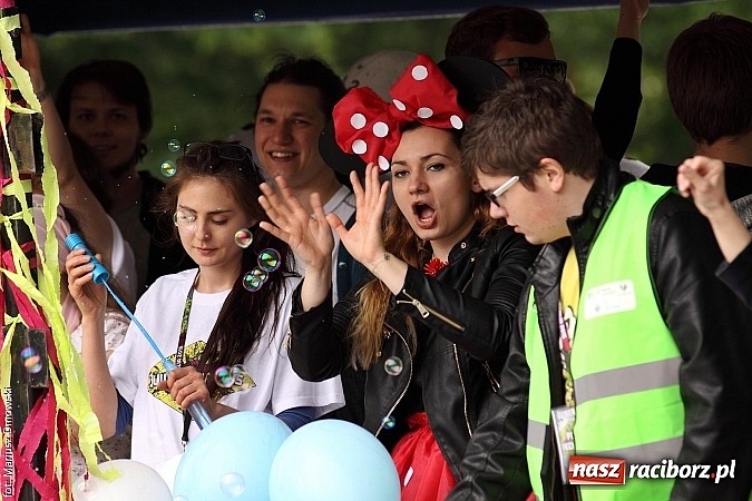 Zdjęcie w galerii na portalu naszraciborz.pl: Juwenalia 2015 - nie było korowodu, był przejazd na zamek wiadomości z regionu