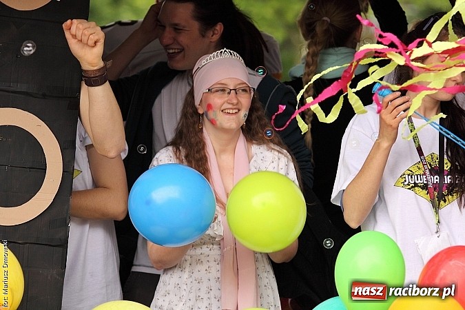 Zdjęcie w galerii na portalu naszraciborz.pl: Juwenalia 2015 - nie było korowodu, był przejazd na zamek wiadomości z regionu