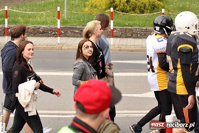 Zdjęcie w galerii na portalu naszraciborz.pl: Juwenalia 2015 - nie było korowodu, był przejazd na zamek wiadomości z regionu