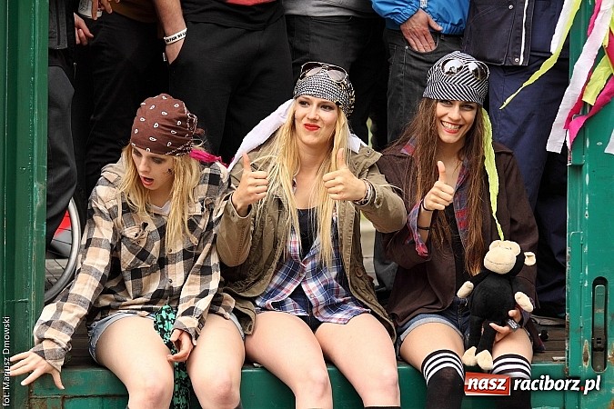 Zdjęcie w galerii na portalu naszraciborz.pl: Juwenalia 2015 - nie było korowodu, był przejazd na zamek wiadomości z regionu