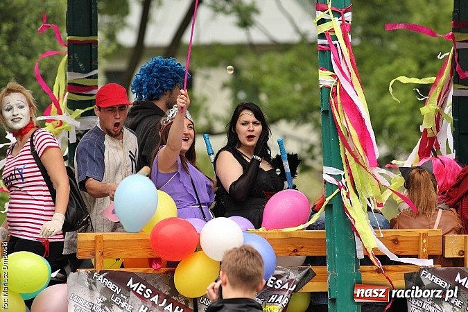 Zdjęcie w galerii na portalu naszraciborz.pl: Juwenalia 2015 - nie było korowodu, był przejazd na zamek wiadomości z regionu