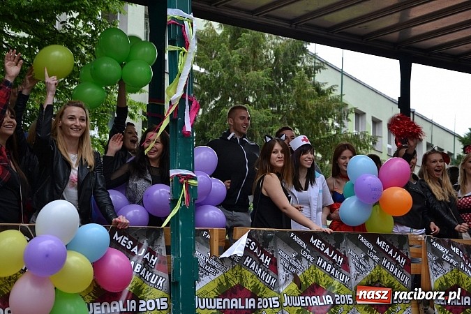 Zdjęcie w galerii na portalu naszraciborz.pl: Juwenalia 2015 - nie było korowodu, był przejazd na zamek wiadomości z regionu