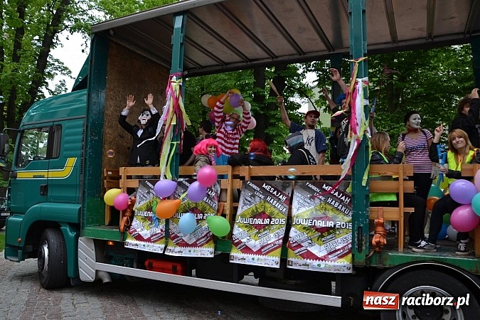 Zdjęcie w galerii na portalu naszraciborz.pl: Juwenalia 2015 - nie było korowodu, był przejazd na zamek wiadomości z regionu