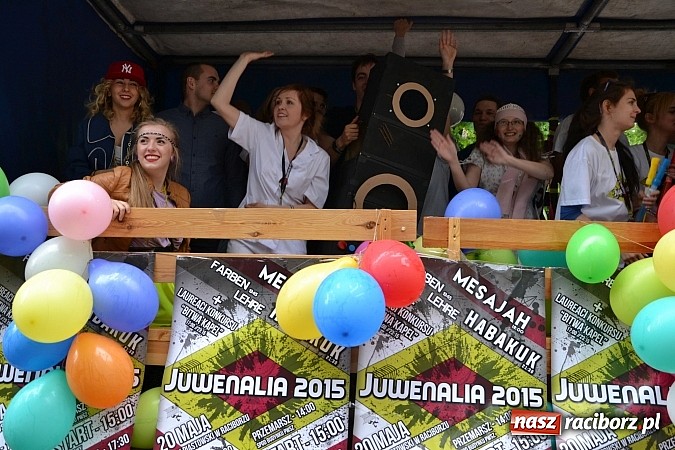 Zdjęcie w galerii na portalu naszraciborz.pl: Juwenalia 2015 - nie było korowodu, był przejazd na zamek wiadomości z regionu