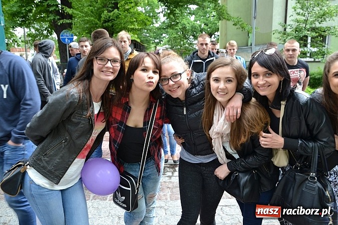 Zdjęcie w galerii na portalu naszraciborz.pl: Juwenalia 2015 - nie było korowodu, był przejazd na zamek wiadomości z regionu