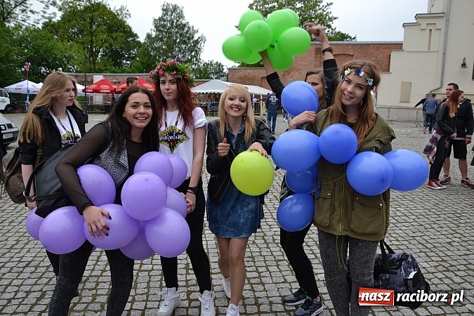 Zdjęcie w galerii na portalu naszraciborz.pl: Juwenalia 2015 - nie było korowodu, był przejazd na zamek wiadomości z regionu