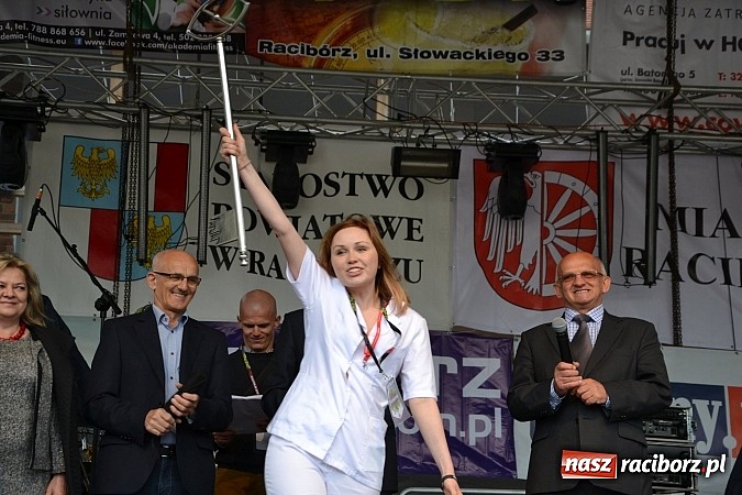 Zdjęcie w galerii na portalu naszraciborz.pl: Juwenalia 2015 - nie było korowodu, był przejazd na zamek wiadomości z regionu