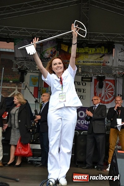 Zdjęcie w galerii na portalu naszraciborz.pl: Juwenalia 2015 - nie było korowodu, był przejazd na zamek wiadomości z regionu