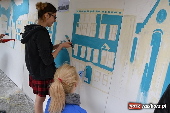 Zdjęcie w galerii na portalu naszraciborz.pl: Juwenalia 2015 - nie było korowodu, był przejazd na zamek wiadomości z regionu