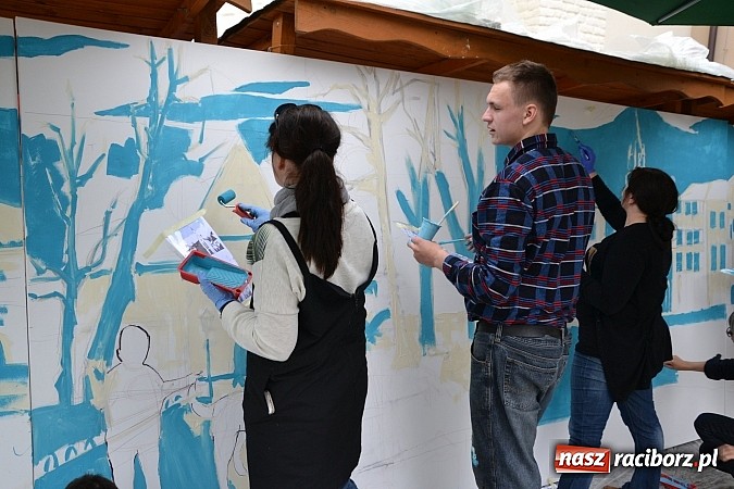 Zdjęcie w galerii na portalu naszraciborz.pl: Juwenalia 2015 - nie było korowodu, był przejazd na zamek wiadomości z regionu