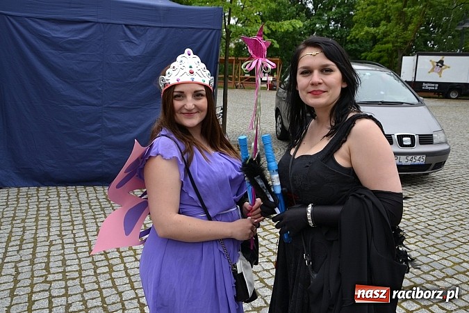 Zdjęcie w galerii na portalu naszraciborz.pl: Juwenalia 2015 - nie było korowodu, był przejazd na zamek wiadomości z regionu