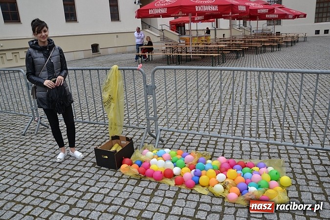 Zdjęcie w galerii na portalu naszraciborz.pl: Juwenalia 2015 - nie było korowodu, był przejazd na zamek wiadomości z regionu