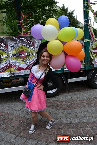 Zdjęcie w galerii na portalu naszraciborz.pl: Juwenalia 2015 - nie było korowodu, był przejazd na zamek wiadomości z regionu