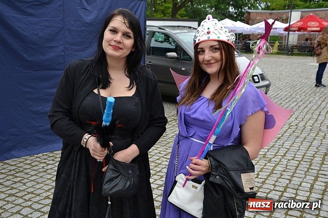 Zdjęcie w galerii na portalu naszraciborz.pl: Juwenalia 2015 - nie było korowodu, był przejazd na zamek wiadomości z regionu