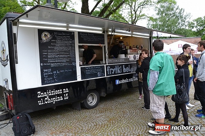 Zdjęcie w galerii na portalu naszraciborz.pl: Juwenalia 2015 - nie było korowodu, był przejazd na zamek wiadomości z regionu