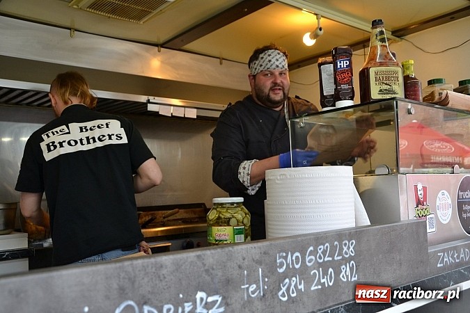 Zdjęcie w galerii na portalu naszraciborz.pl: Juwenalia 2015 - nie było korowodu, był przejazd na zamek wiadomości z regionu