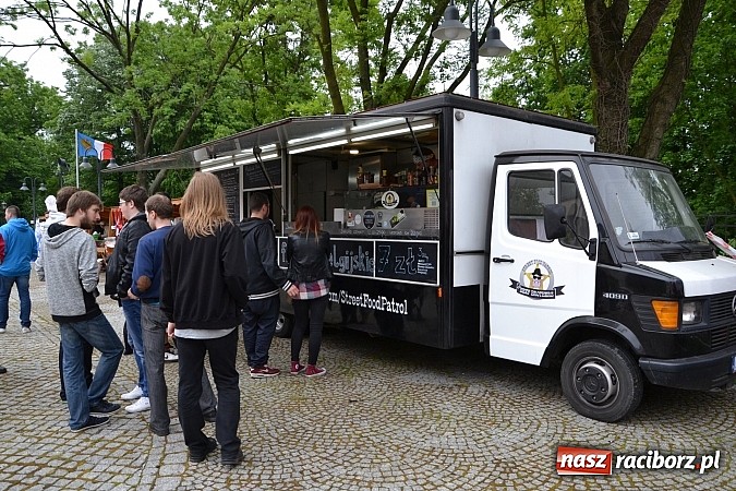 Zdjęcie w galerii na portalu naszraciborz.pl: Juwenalia 2015 - nie było korowodu, był przejazd na zamek wiadomości z regionu