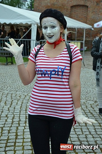 Zdjęcie w galerii na portalu naszraciborz.pl: Juwenalia 2015 - nie było korowodu, był przejazd na zamek wiadomości z regionu