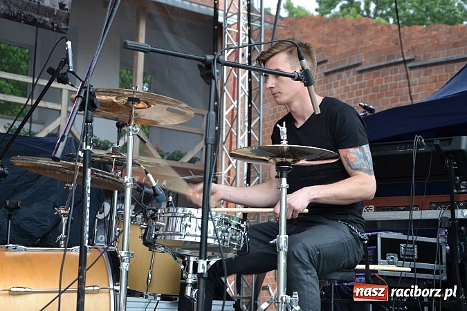 Zdjęcie w galerii na portalu naszraciborz.pl: Juwenalia 2015 - nie było korowodu, był przejazd na zamek wiadomości z regionu