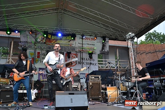 Zdjęcie w galerii na portalu naszraciborz.pl: Juwenalia 2015 - nie było korowodu, był przejazd na zamek wiadomości z regionu