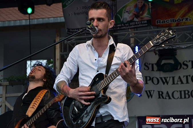 Zdjęcie w galerii na portalu naszraciborz.pl: Juwenalia 2015 - nie było korowodu, był przejazd na zamek wiadomości z regionu