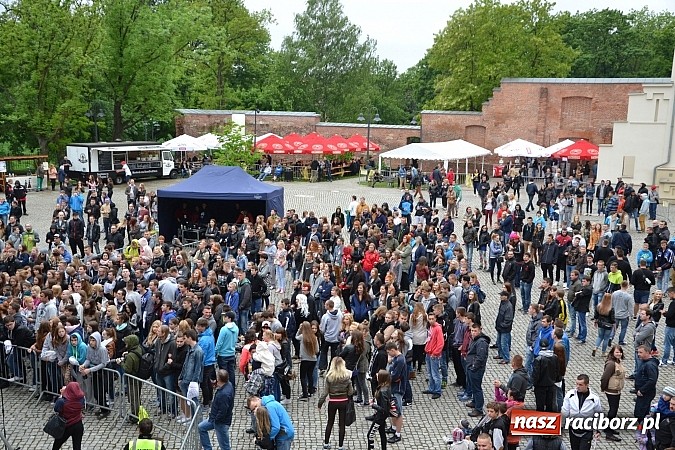 Zdjęcie w galerii na portalu naszraciborz.pl: Juwenalia 2015 - nie było korowodu, był przejazd na zamek wiadomości z regionu