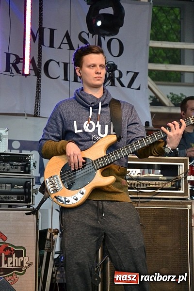 Zdjęcie w galerii na portalu naszraciborz.pl: Juwenalia 2015 - nie było korowodu, był przejazd na zamek wiadomości z regionu