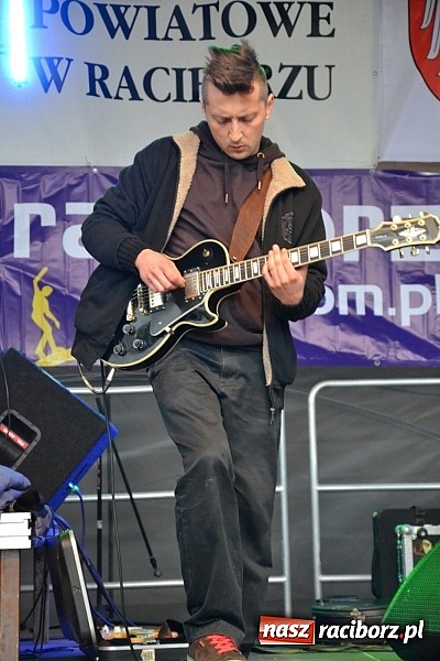 Zdjęcie w galerii na portalu naszraciborz.pl: Juwenalia 2015 - nie było korowodu, był przejazd na zamek wiadomości z regionu