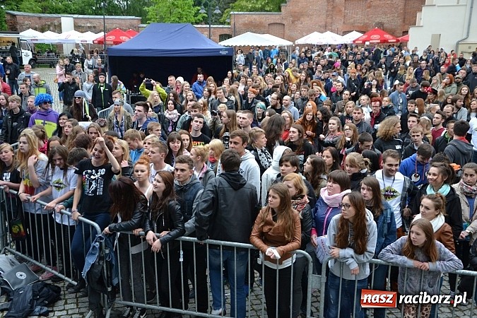 Zdjęcie w galerii na portalu naszraciborz.pl: Juwenalia 2015 - nie było korowodu, był przejazd na zamek wiadomości z regionu