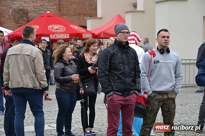 Zdjęcie w galerii na portalu naszraciborz.pl: Juwenalia 2015 - nie było korowodu, był przejazd na zamek wiadomości z regionu