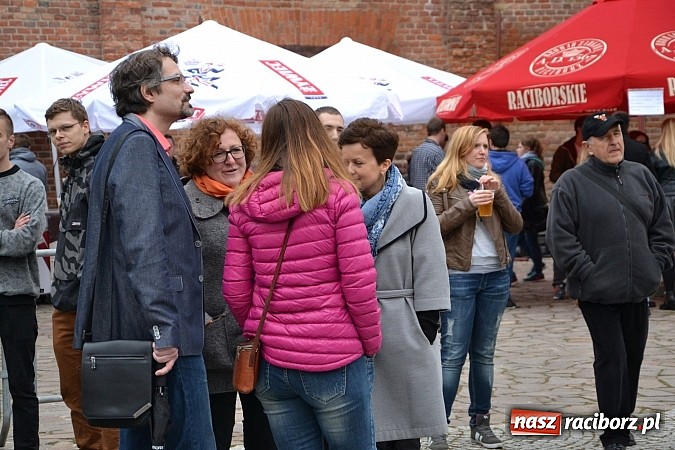 Zdjęcie w galerii na portalu naszraciborz.pl: Juwenalia 2015 - nie było korowodu, był przejazd na zamek wiadomości z regionu