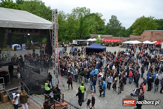 Zdjęcie w galerii na portalu naszraciborz.pl: Juwenalia 2015 - nie było korowodu, był przejazd na zamek wiadomości z regionu