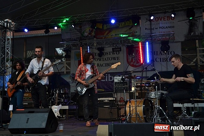 Zdjęcie w galerii na portalu naszraciborz.pl: Juwenalia 2015 - nie było korowodu, był przejazd na zamek wiadomości z regionu