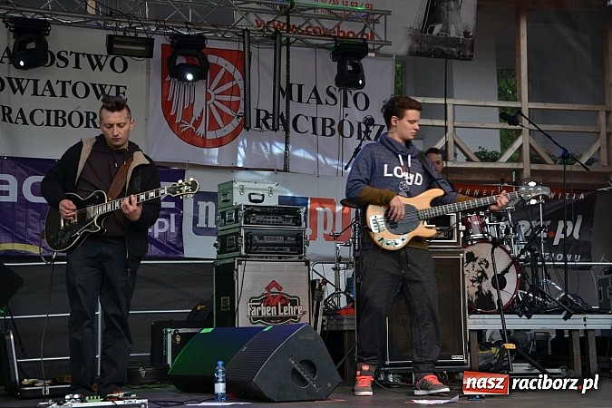 Zdjęcie w galerii na portalu naszraciborz.pl: Juwenalia 2015 - nie było korowodu, był przejazd na zamek wiadomości z regionu