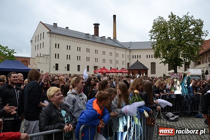 Zdjęcie w galerii na portalu naszraciborz.pl: Juwenalia 2015 - nie było korowodu, był przejazd na zamek wiadomości z regionu