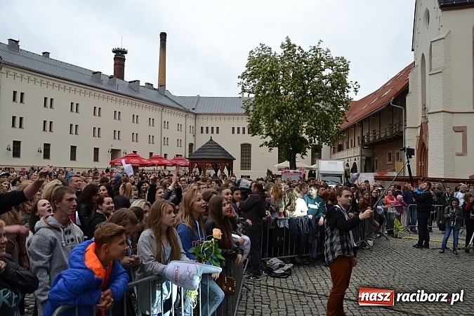 Zdjęcie w galerii na portalu naszraciborz.pl: Juwenalia 2015 - nie było korowodu, był przejazd na zamek wiadomości z regionu