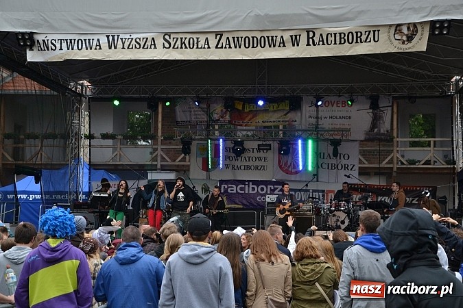 Zdjęcie w galerii na portalu naszraciborz.pl: Juwenalia 2015 - nie było korowodu, był przejazd na zamek wiadomości z regionu