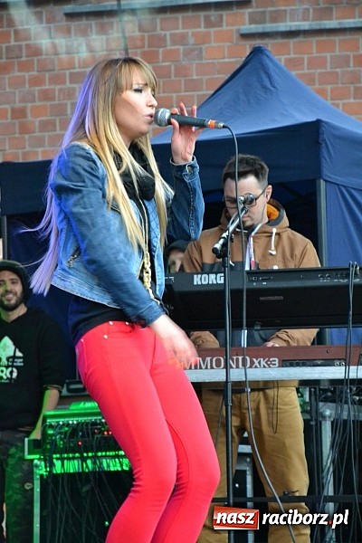 Zdjęcie w galerii na portalu naszraciborz.pl: Juwenalia 2015 - nie było korowodu, był przejazd na zamek wiadomości z regionu