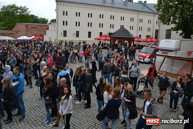Zdjęcie w galerii na portalu naszraciborz.pl: Juwenalia 2015 - nie było korowodu, był przejazd na zamek wiadomości z regionu