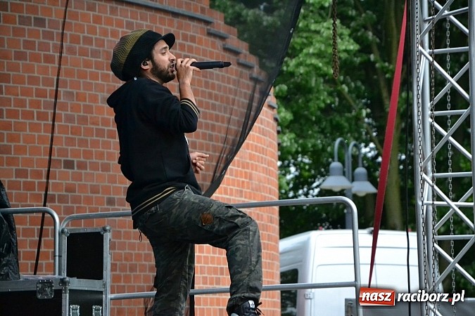 Zdjęcie w galerii na portalu naszraciborz.pl: Juwenalia 2015 - nie było korowodu, był przejazd na zamek wiadomości z regionu