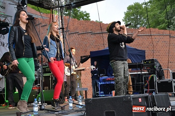 Zdjęcie w galerii na portalu naszraciborz.pl: Juwenalia 2015 - nie było korowodu, był przejazd na zamek wiadomości z regionu