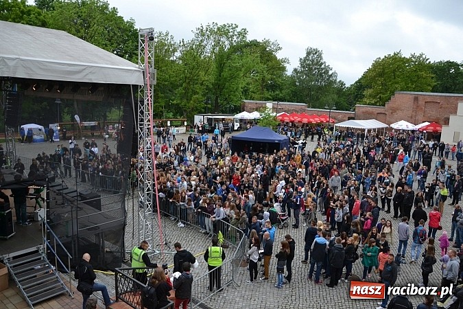 Zdjęcie w galerii na portalu naszraciborz.pl: Juwenalia 2015 - nie było korowodu, był przejazd na zamek wiadomości z regionu