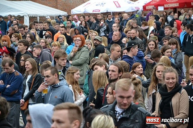Zdjęcie w galerii na portalu naszraciborz.pl: Juwenalia 2015 - nie było korowodu, był przejazd na zamek wiadomości z regionu