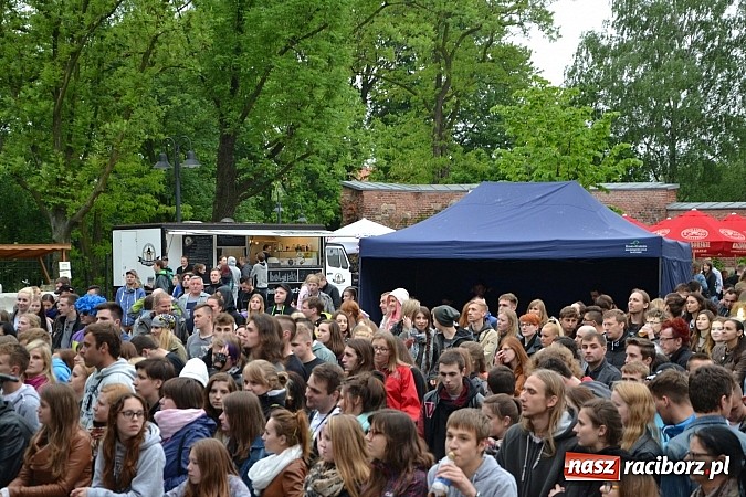 Zdjęcie w galerii na portalu naszraciborz.pl: Juwenalia 2015 - nie było korowodu, był przejazd na zamek wiadomości z regionu