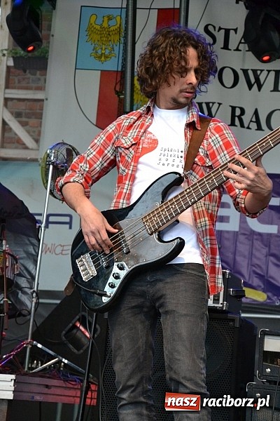 Zdjęcie w galerii na portalu naszraciborz.pl: Juwenalia 2015 - nie było korowodu, był przejazd na zamek wiadomości z regionu