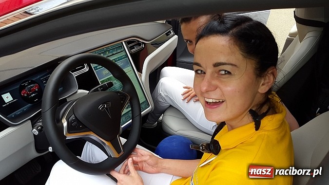 Zdjęcie w galerii na portalu naszraciborz.pl: Gratka dla fanów motoryzacji - Tesla model S pojawiła się na ulicach Raciborza wiadomości z regionu