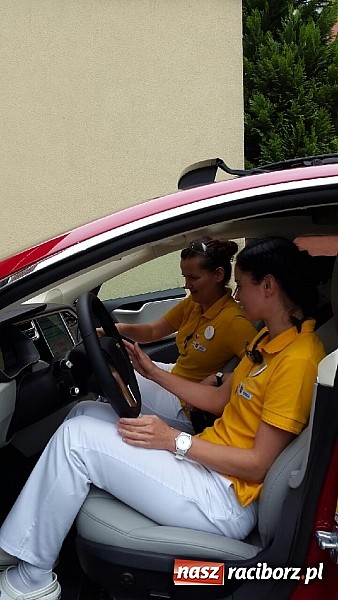 Zdjęcie w galerii na portalu naszraciborz.pl: Gratka dla fanów motoryzacji - Tesla model S pojawiła się na ulicach Raciborza wiadomości z regionu